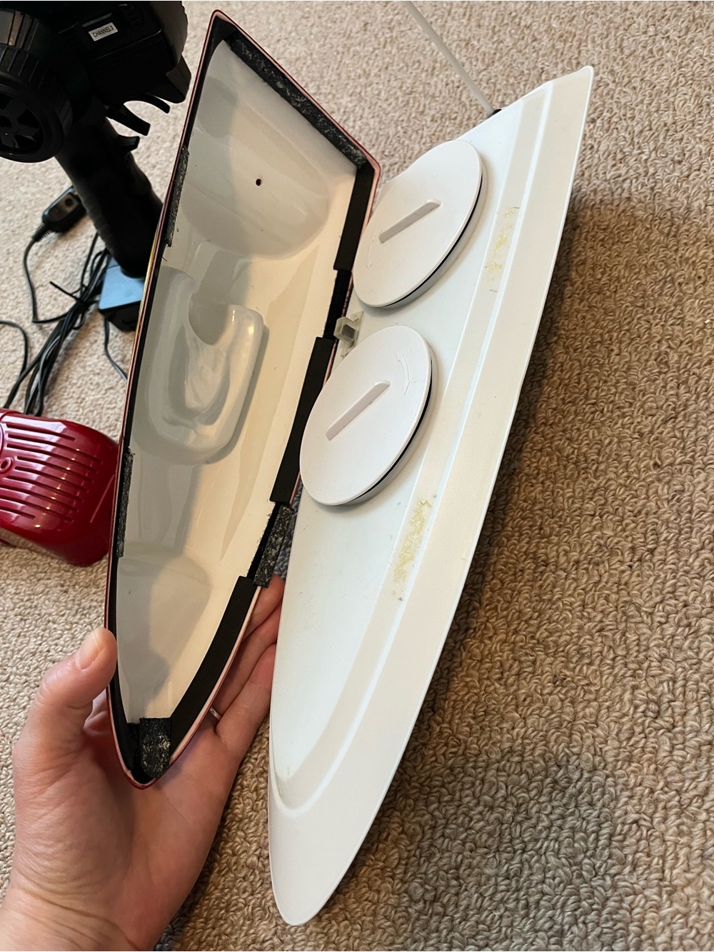 Reef Racer 2 Remote Control Speed Boat with Controller - Picture 3 of 5